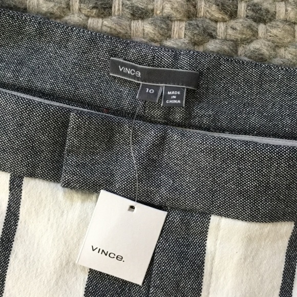 Vince. Striped Short | Grey & White Striped | Size 10 - Picture 9 of 9